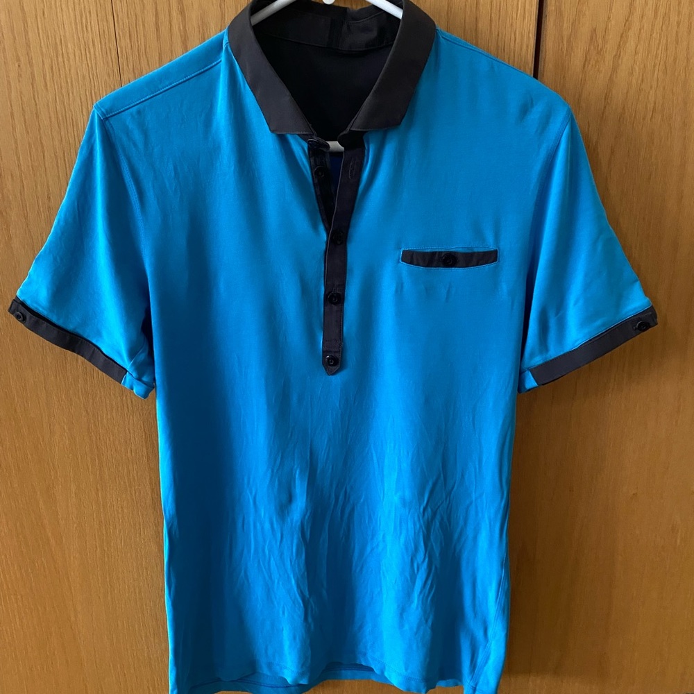 Lululemon men shirt, turquoise and black. Nice polo-type shirt, great condition